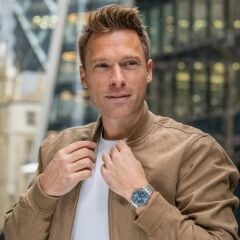 CASIO EDIFICE EFR-S108D-2AVUDF SAFİR CAM ÇELİK ERKEK KOL SAATİ